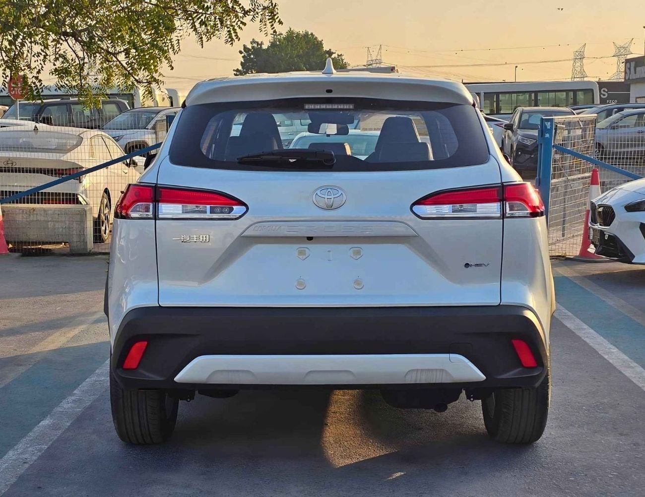 Toyota Corolla Cross ELITE HYBRID NEW SHAPE / 2.0L V4 PETROL / SUNROOF / LEATHER WITH DRIVER POWER SEAT  (CODE # CRCHCN)