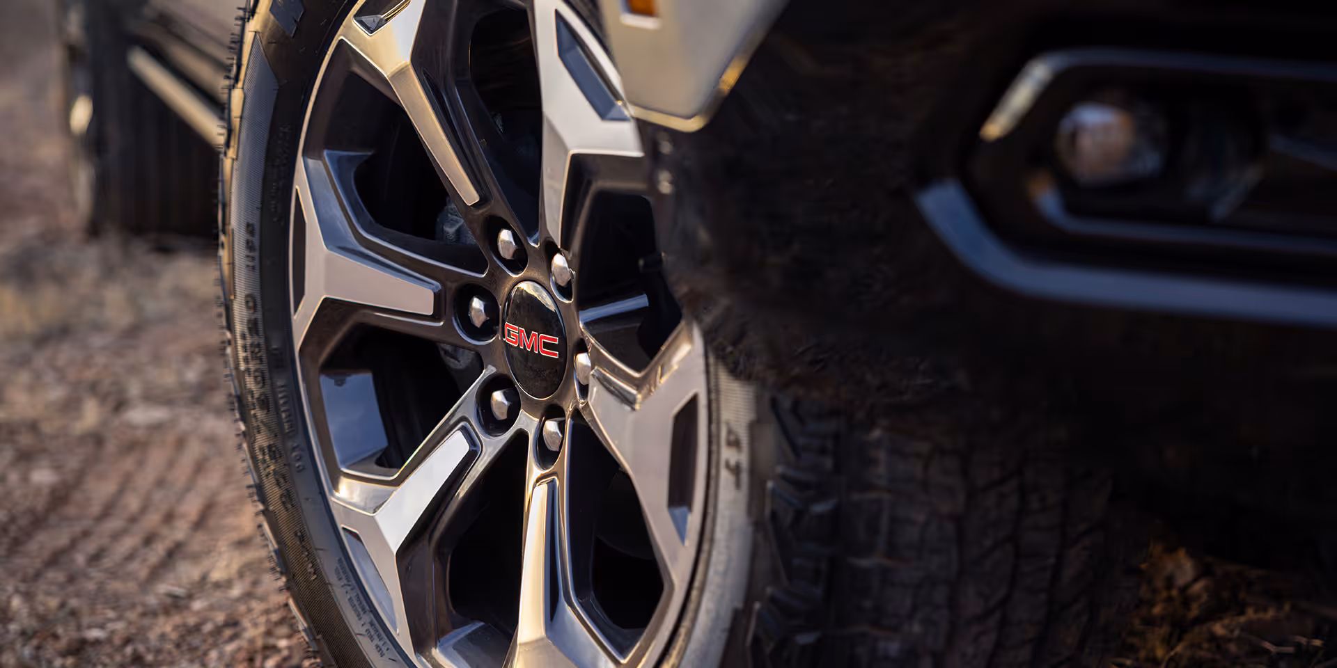GMC Yukon exterior - Alloy Wheels
