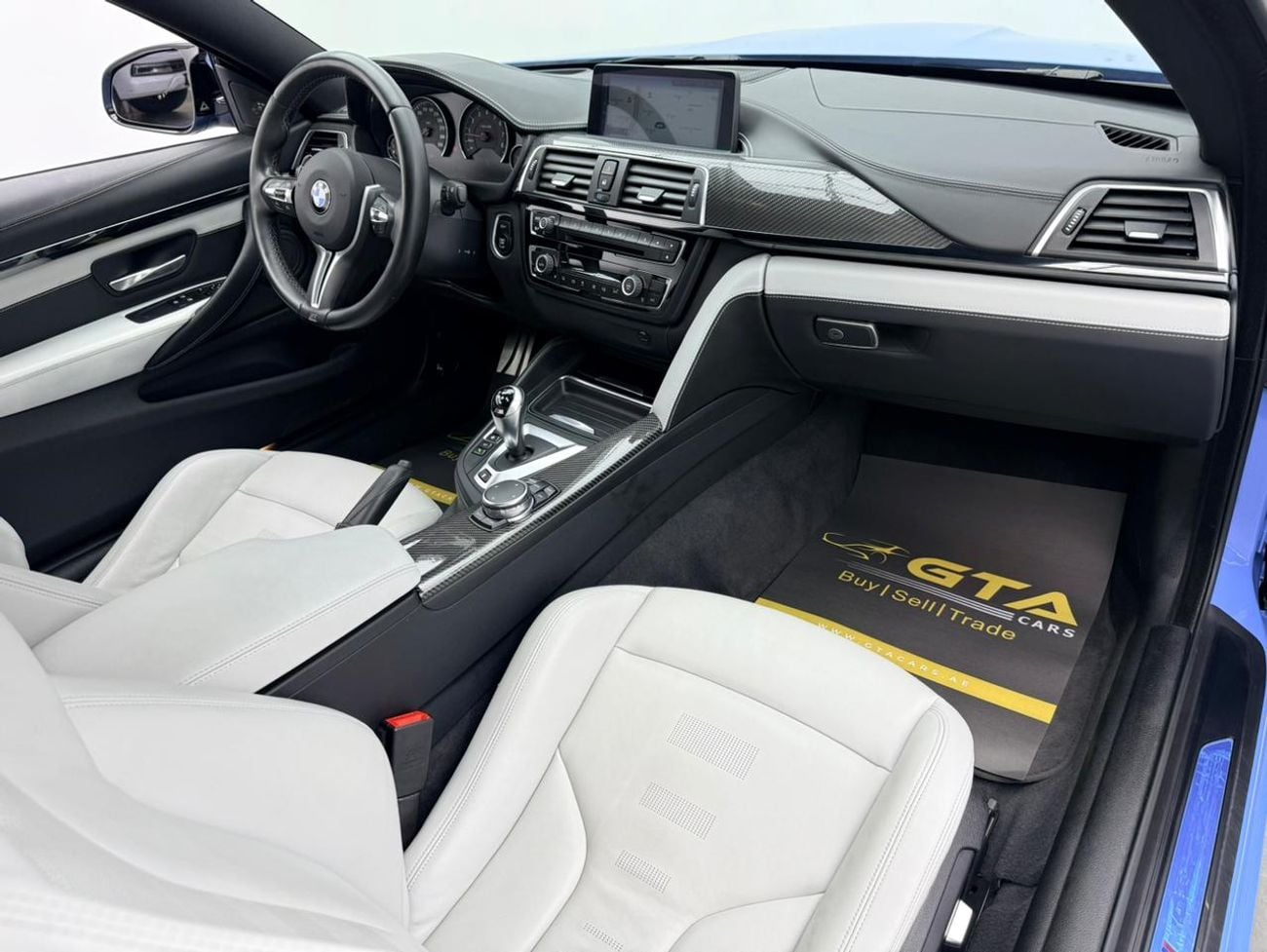BMW M4 STD 2017 BMW M4 Coupe, Service History, Carbon Fiber Package, Fully Loaded, Excellent Condition, GCC