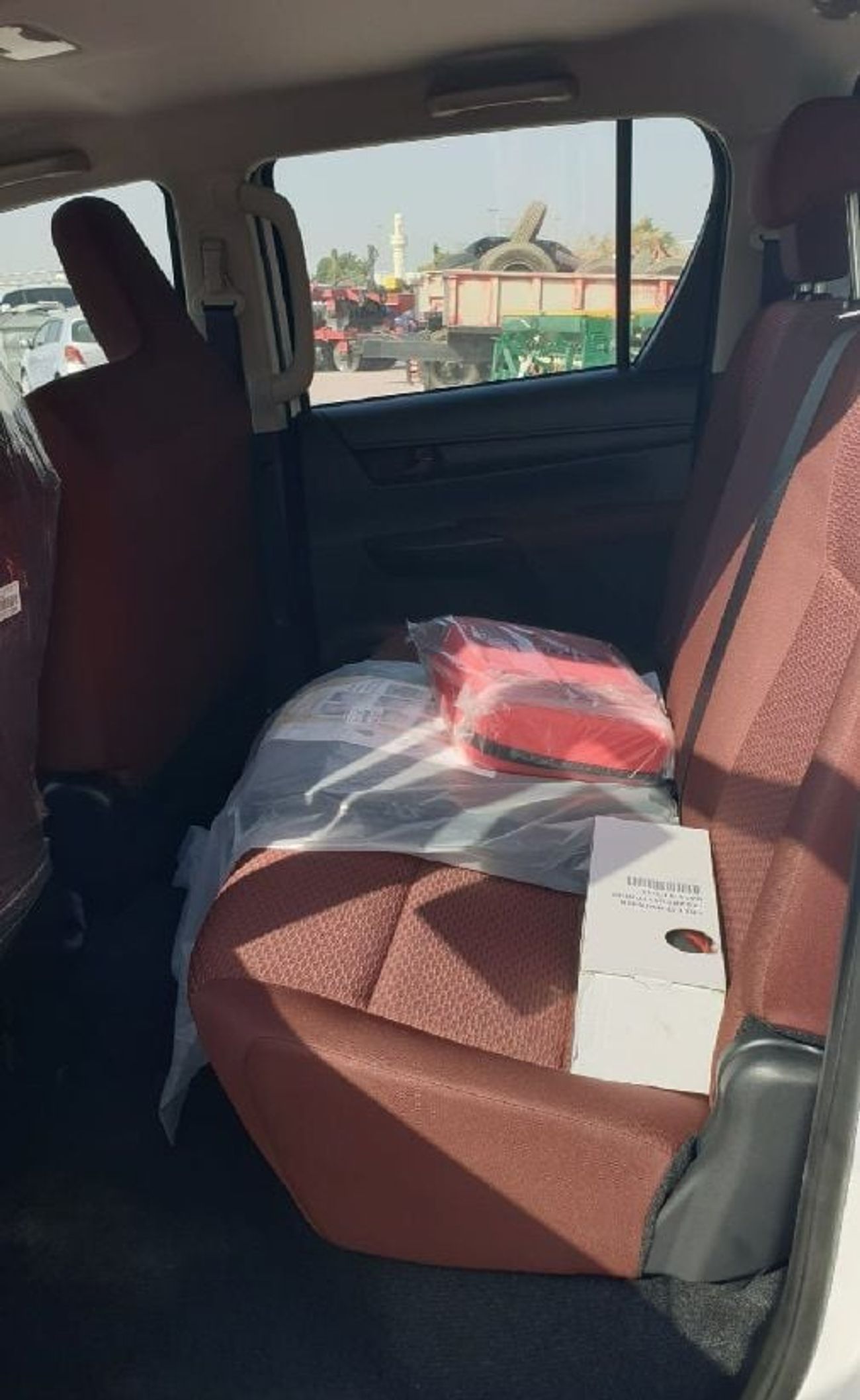 Toyota Hilux 2.4L - 4WD - MT - PW (DIESEL)