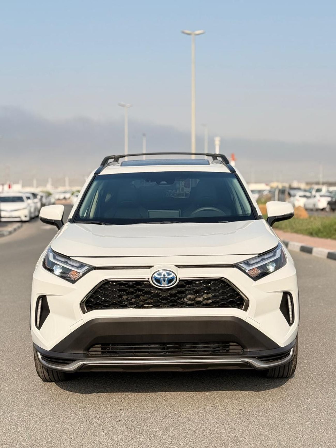 تويوتا راف ٤ Hybrid XLE AWD premium Full option | sunroof, leather seats, push start