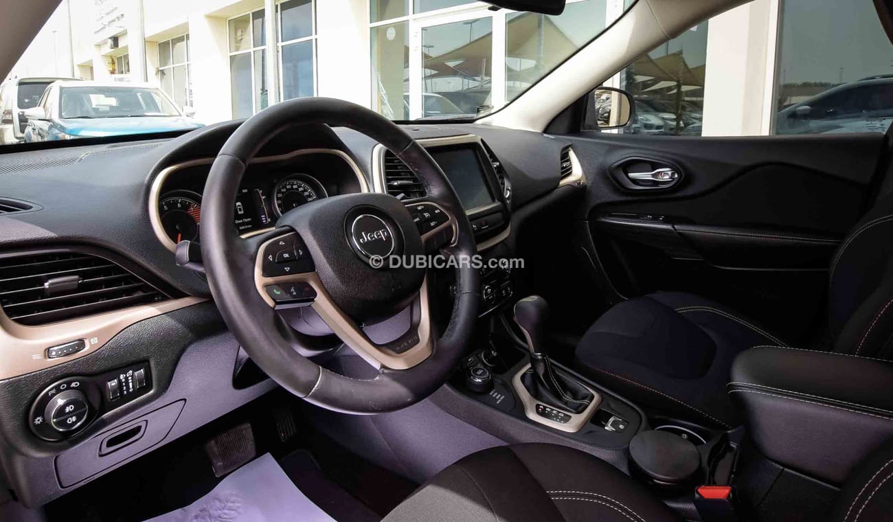 Jeep Cherokee AGENCY WARRANTY FULL SERVICE HISTORY GCC