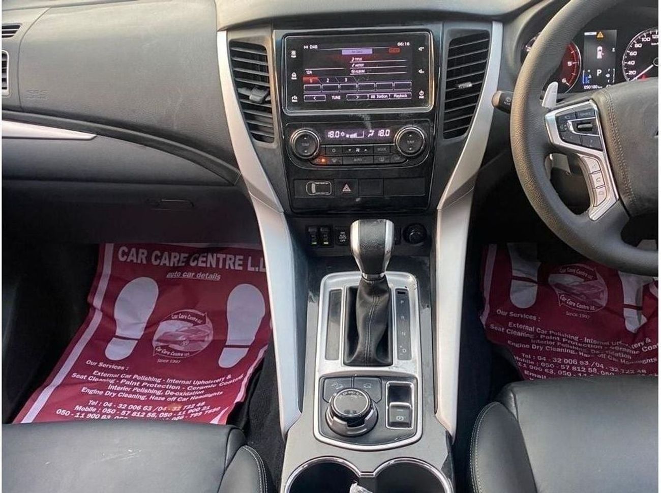 ميتسوبيشي باجيرو Diesel 2.4 Liter Right Hand Drive Automatic 7 Seater Leather seats 4WD