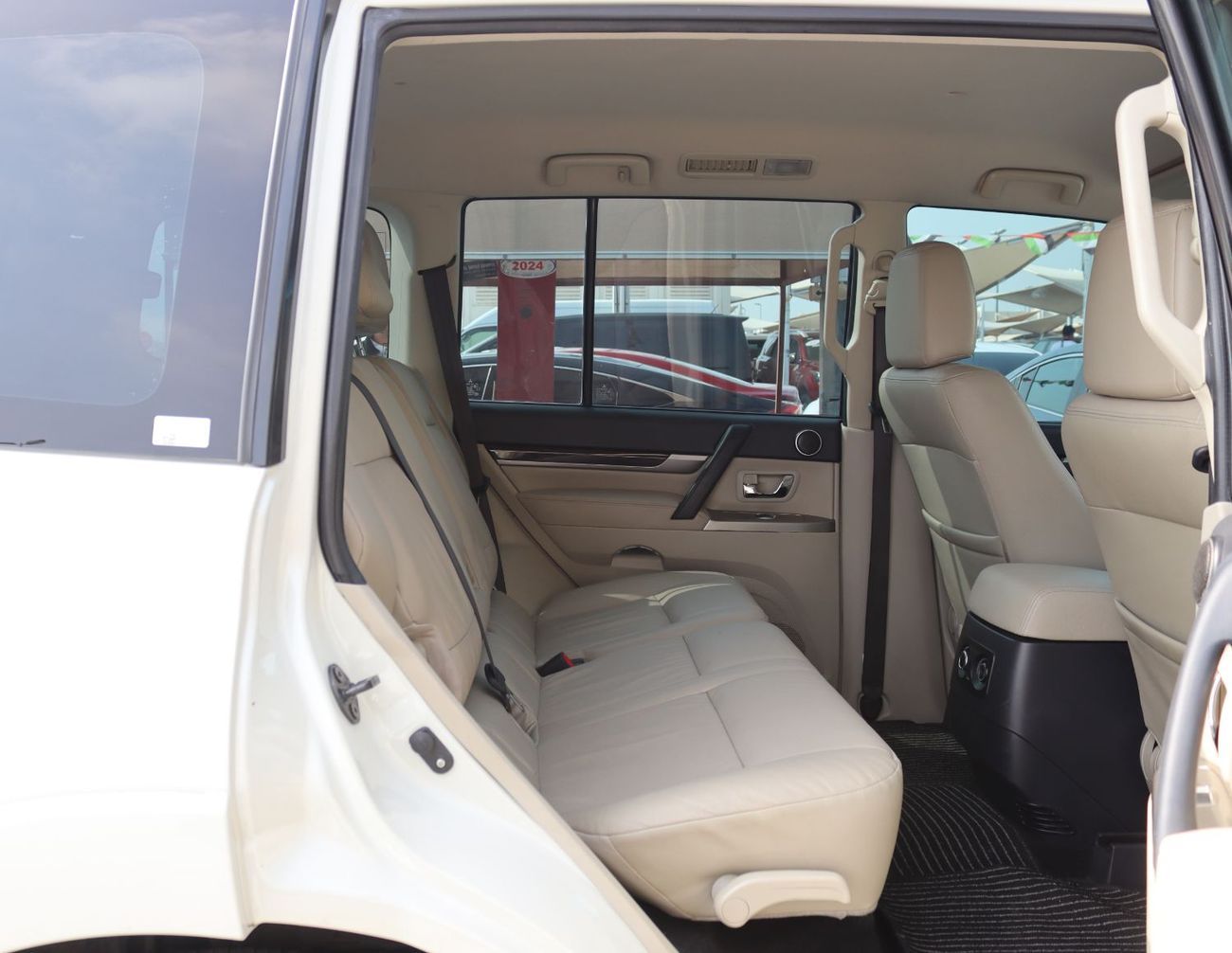 ميتسوبيشي باجيرو ميتسوبيشي باجيرو 2020- خليجى - بدون حوادث -  3.8L - (6)V -عدد7مقاعد - بحاله ممتازه