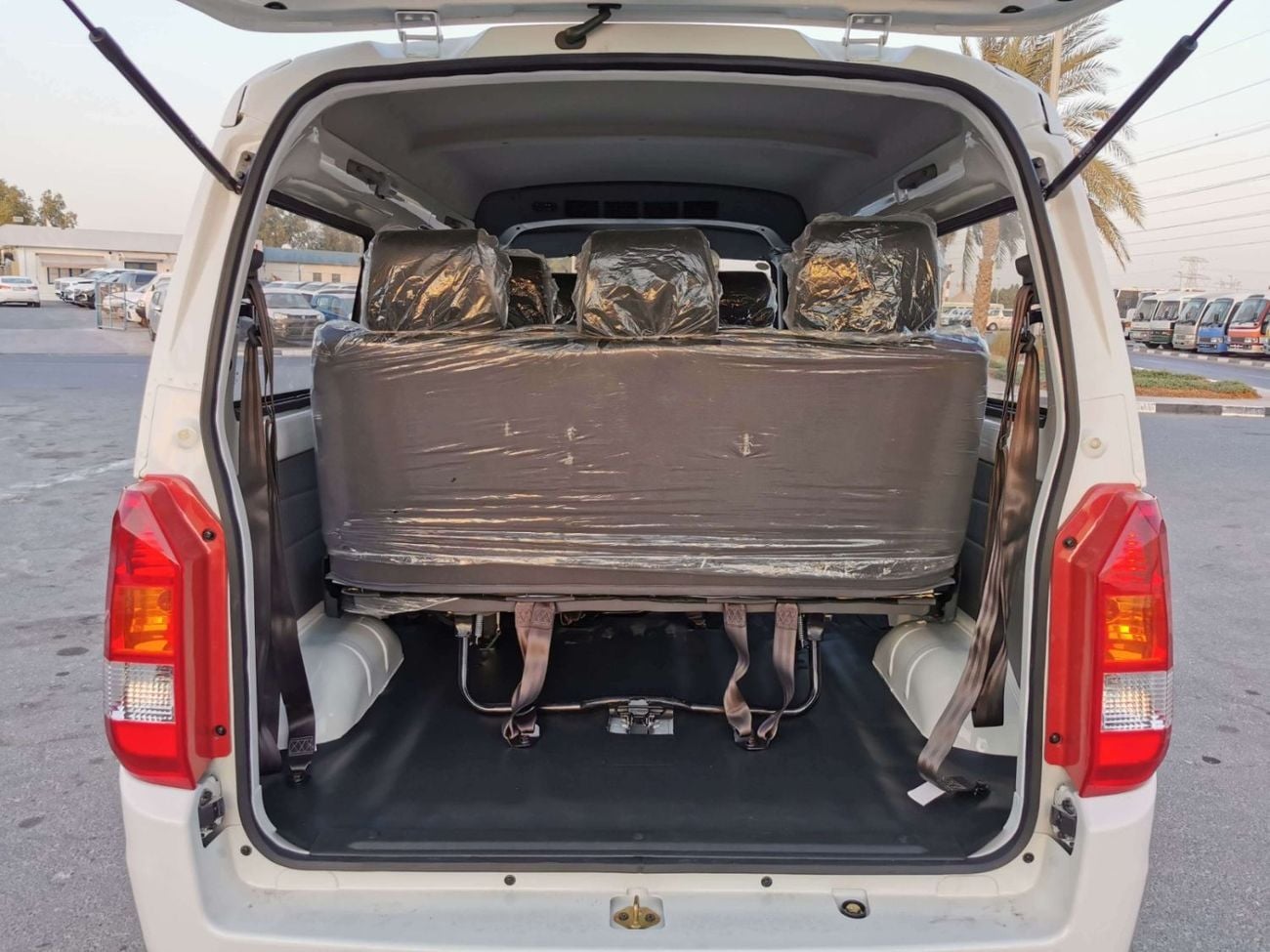 Victory V2 MINI BUS / 7 SEATER / 1.5L PETROL V4 M/T / AIRBAGS & ABS
