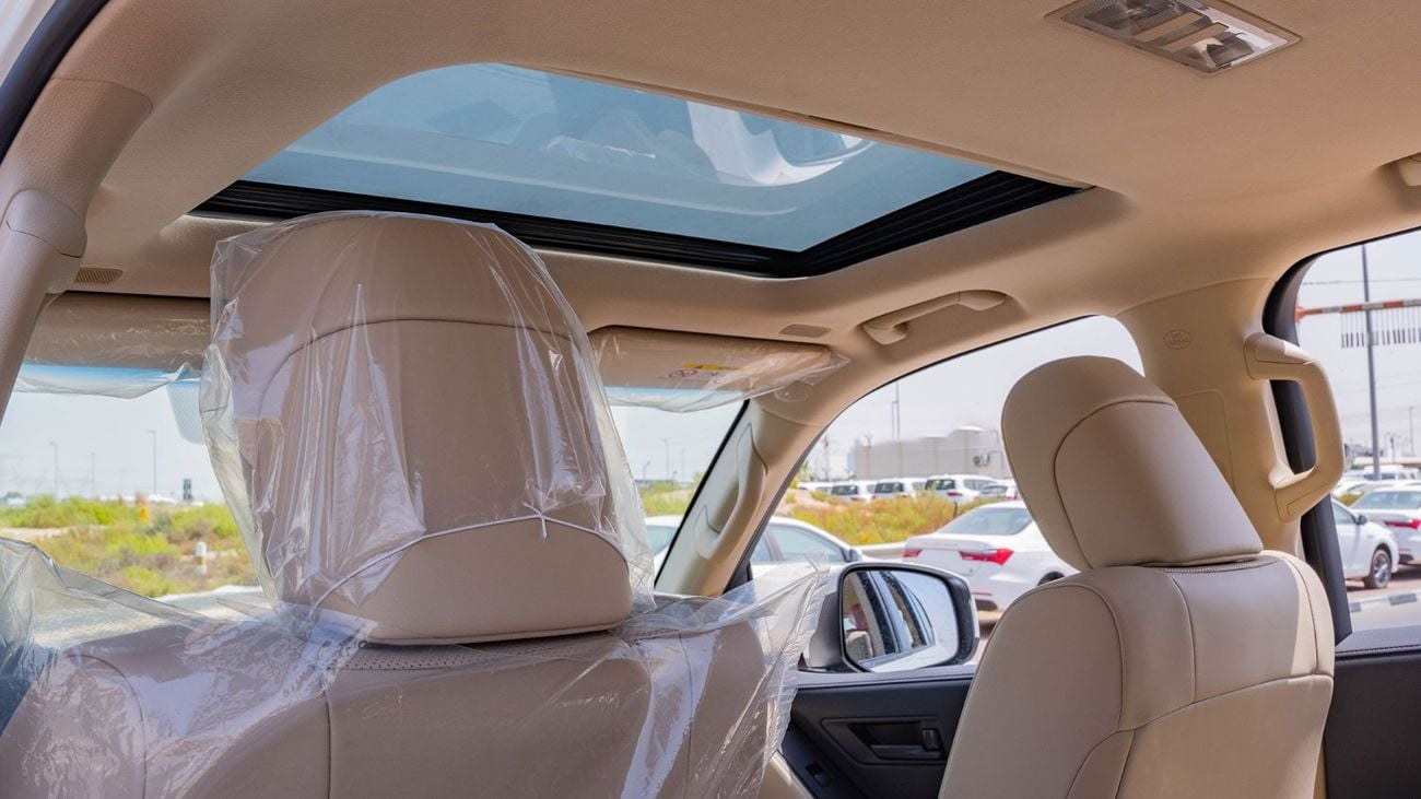 Toyota Land Cruiser 2026 Toyota Land Cruiser 300 GXR 4.0L AT Petrol 4WD (White-Beige)