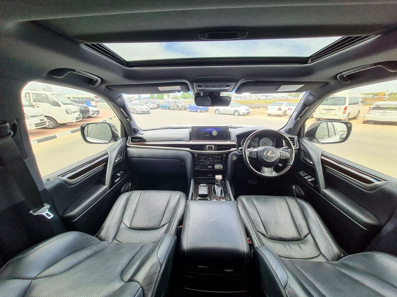 لكزس LX 570 SIGNATURE Right Hand Drive  Year: *2019* *Full option* Engine: 5.7L V8
