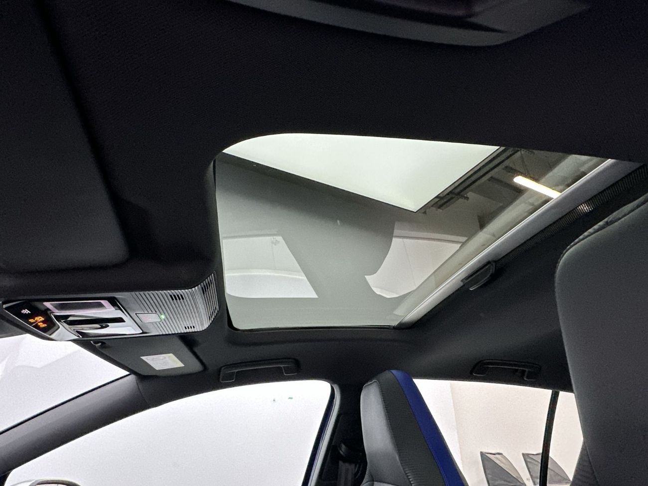 Volkswagen Golf R Base 2.0T