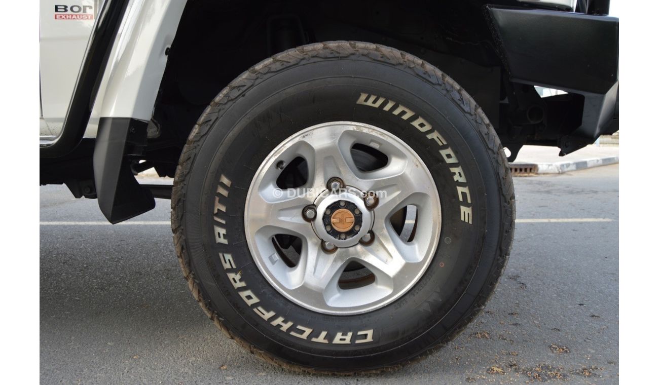 Toyota Land Cruiser Pick Up 1vD engine v8 Diesel Clean car