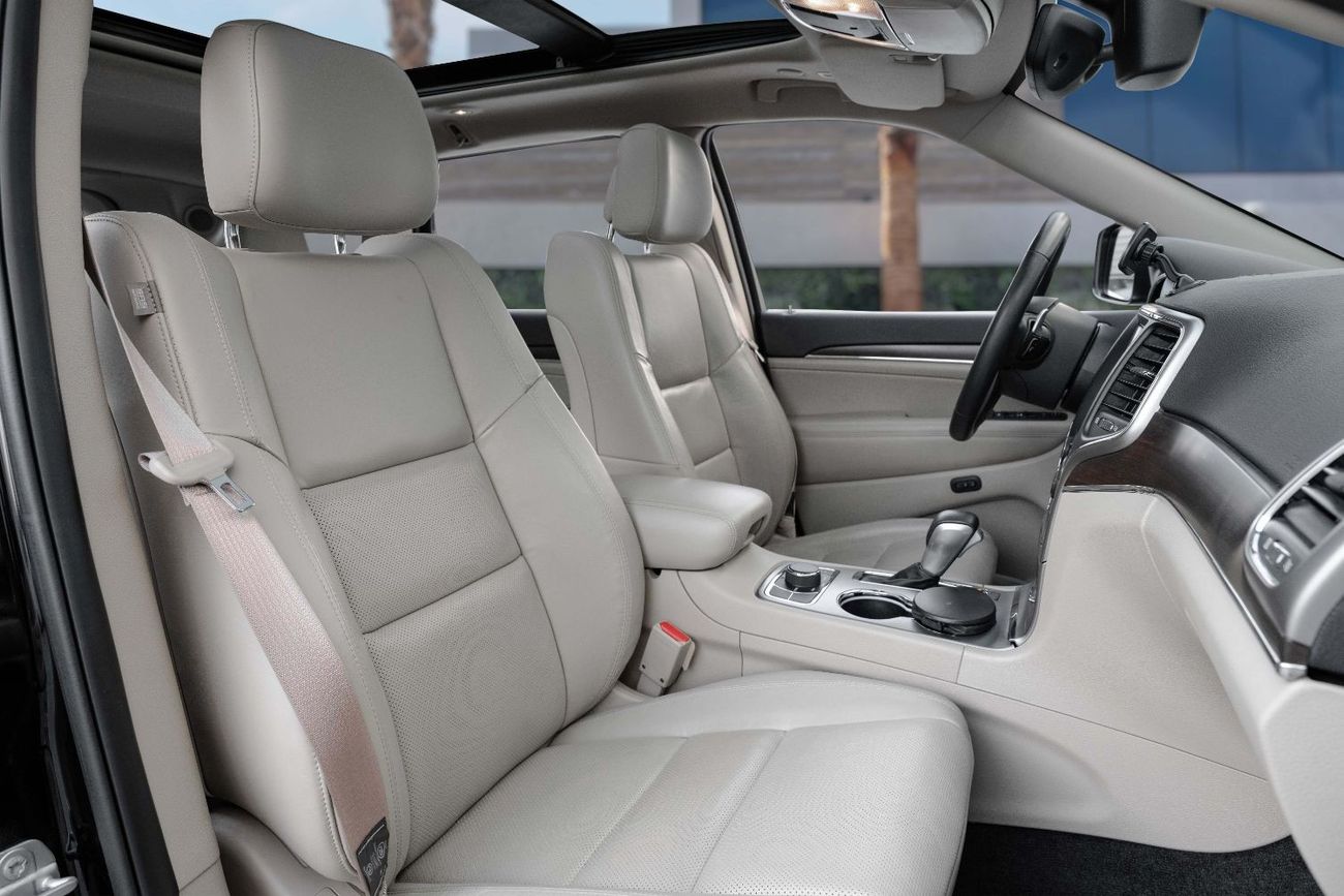 Jeep Grand Cherokee Limited V8 | 2,350 P.M  | 0% Downpayment | Immaculate Condition!