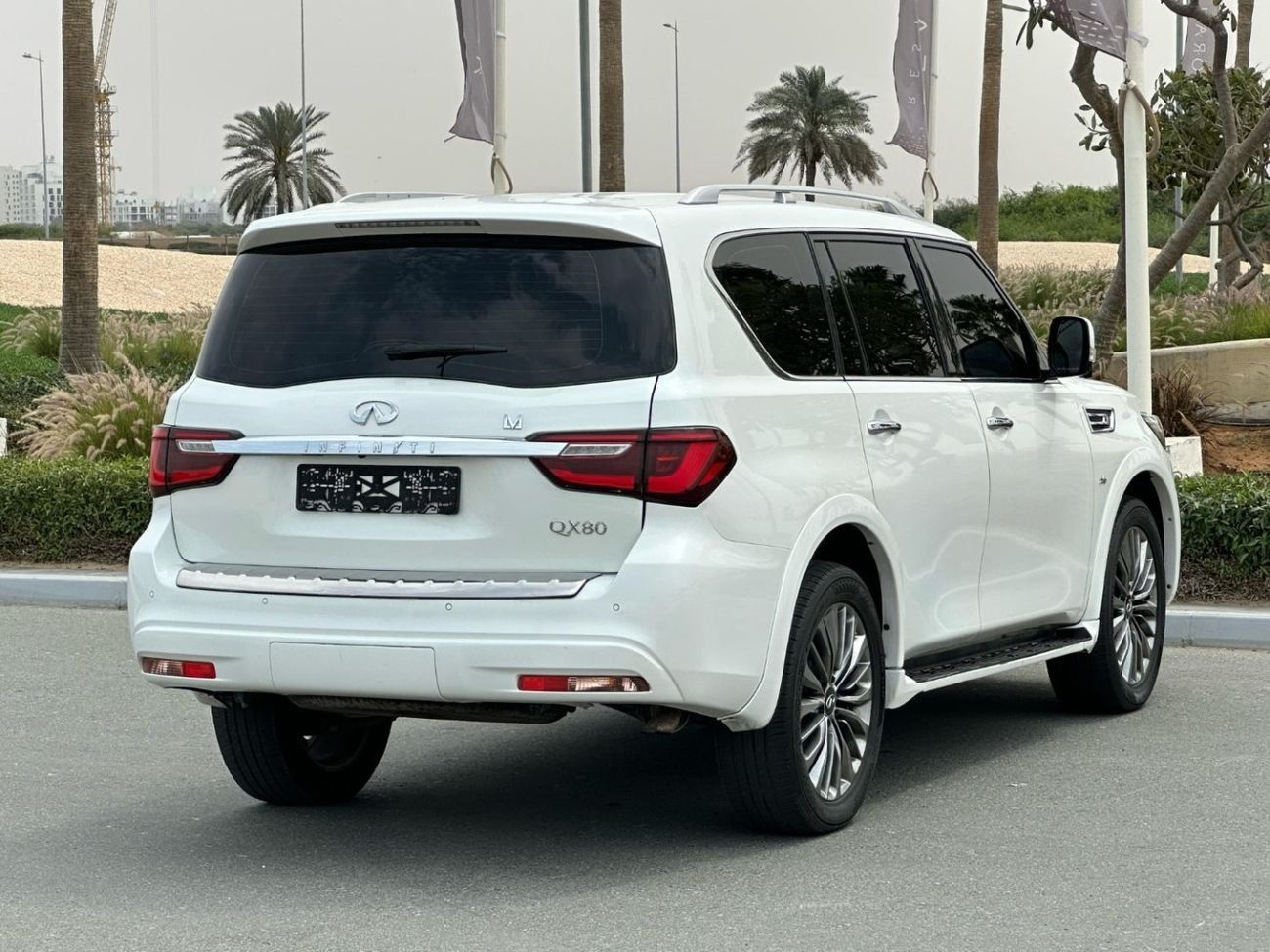 Infiniti QX80 Standard 5.6L