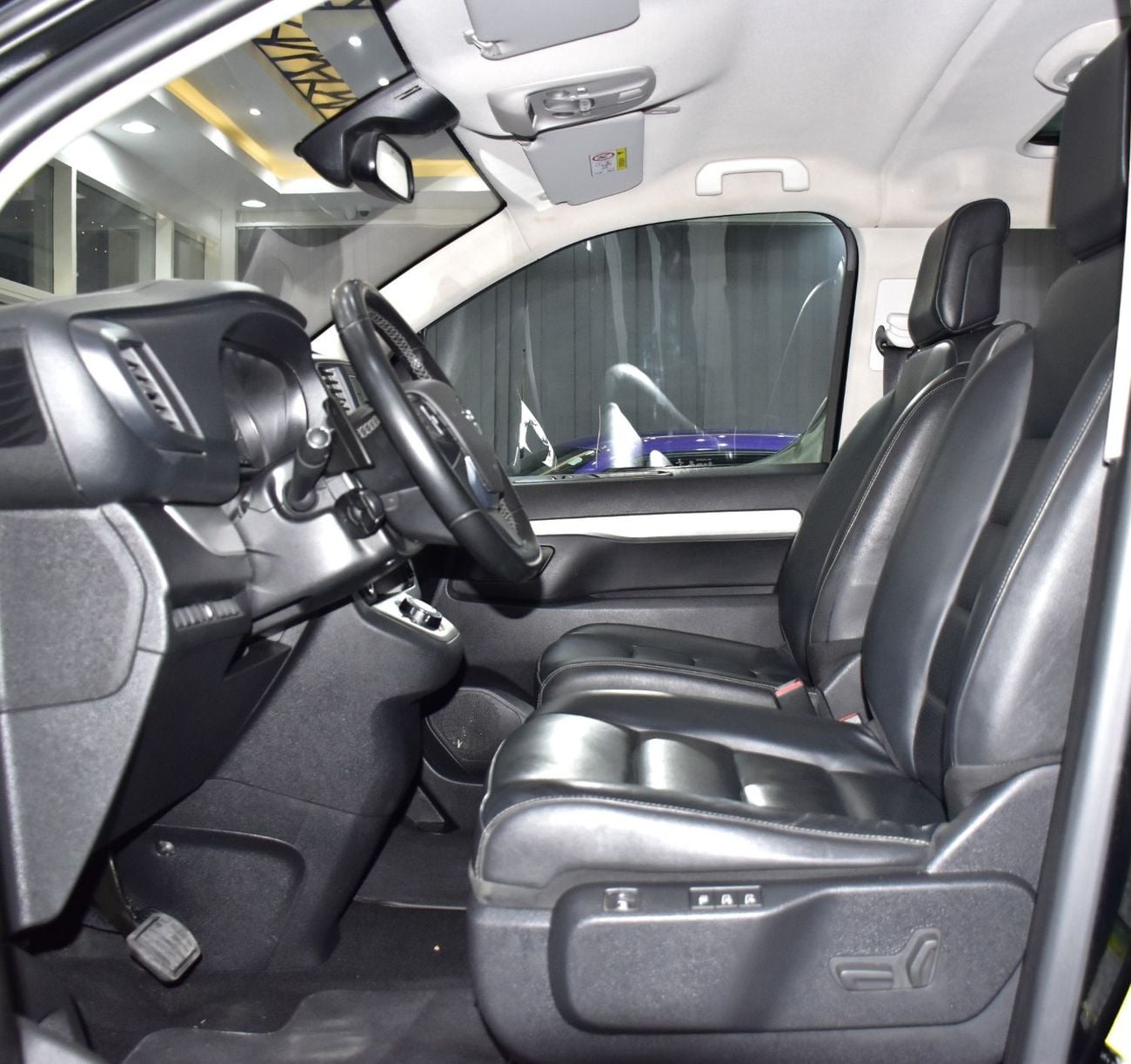 Opel Zafira Life BUSINESS INNOVATION EXCELLENT DEAL for our Opel Zafira Life ( 2023 Model ) in Black Color GCC Specs