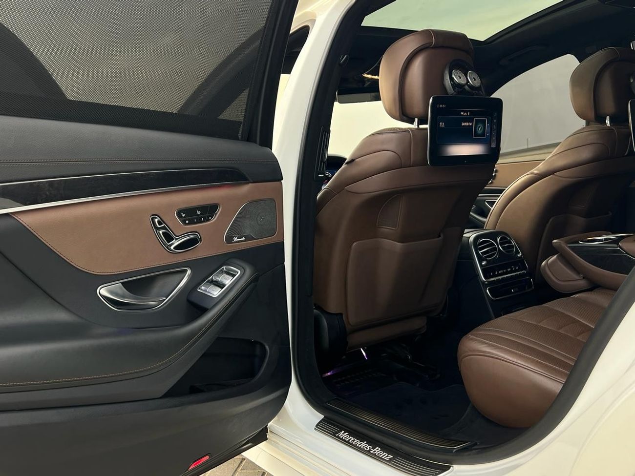 Mercedes-Benz S 560 Std Mercedes benz S560 Model 2018 GCC SPECS, original paint no accident.