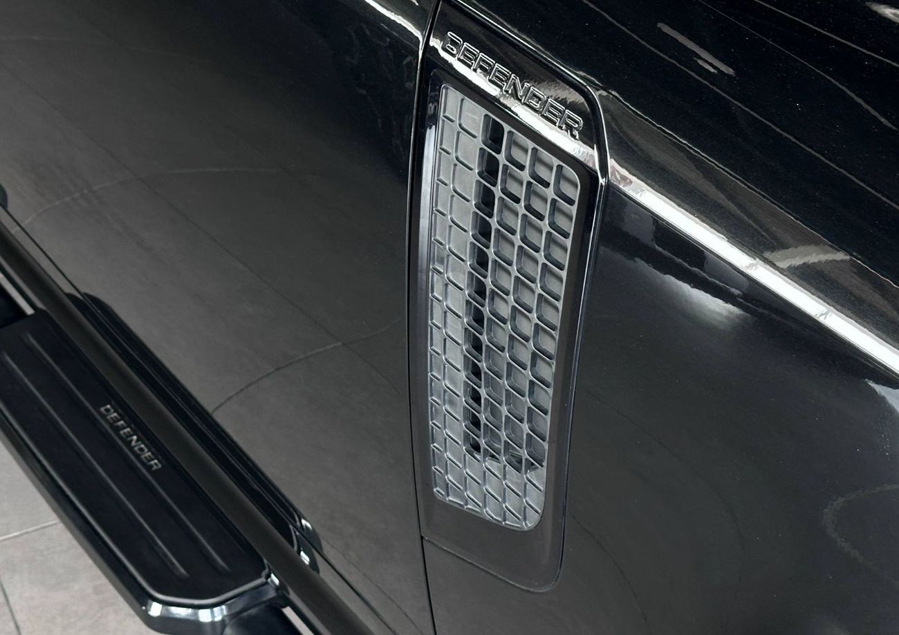 لاند روفر ديفندر P400 110 X-Dynamic SE 3.0L (5 Seater)