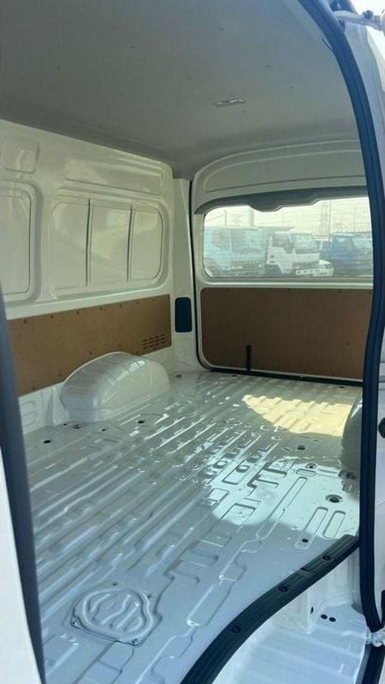 تويوتا هاياس 2025 Hiace Cargo High Roof 3.5L, Swing Door