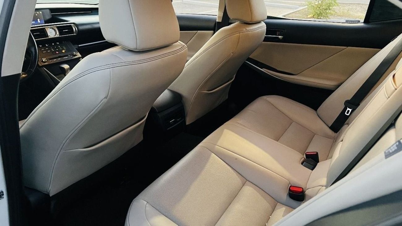 Lexus IS250 Prestige LEXUS IS 250  LADY DRIVEN  FULL SERVICE HISTORY FROM AGENCY  FIRST OWNER IN UAE