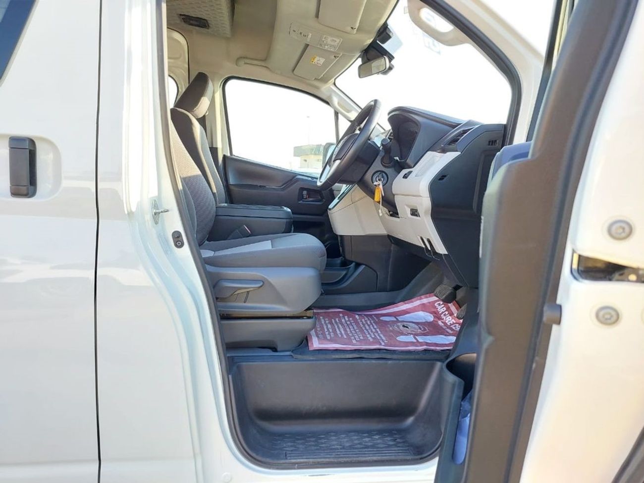 Toyota Hiace Commuter