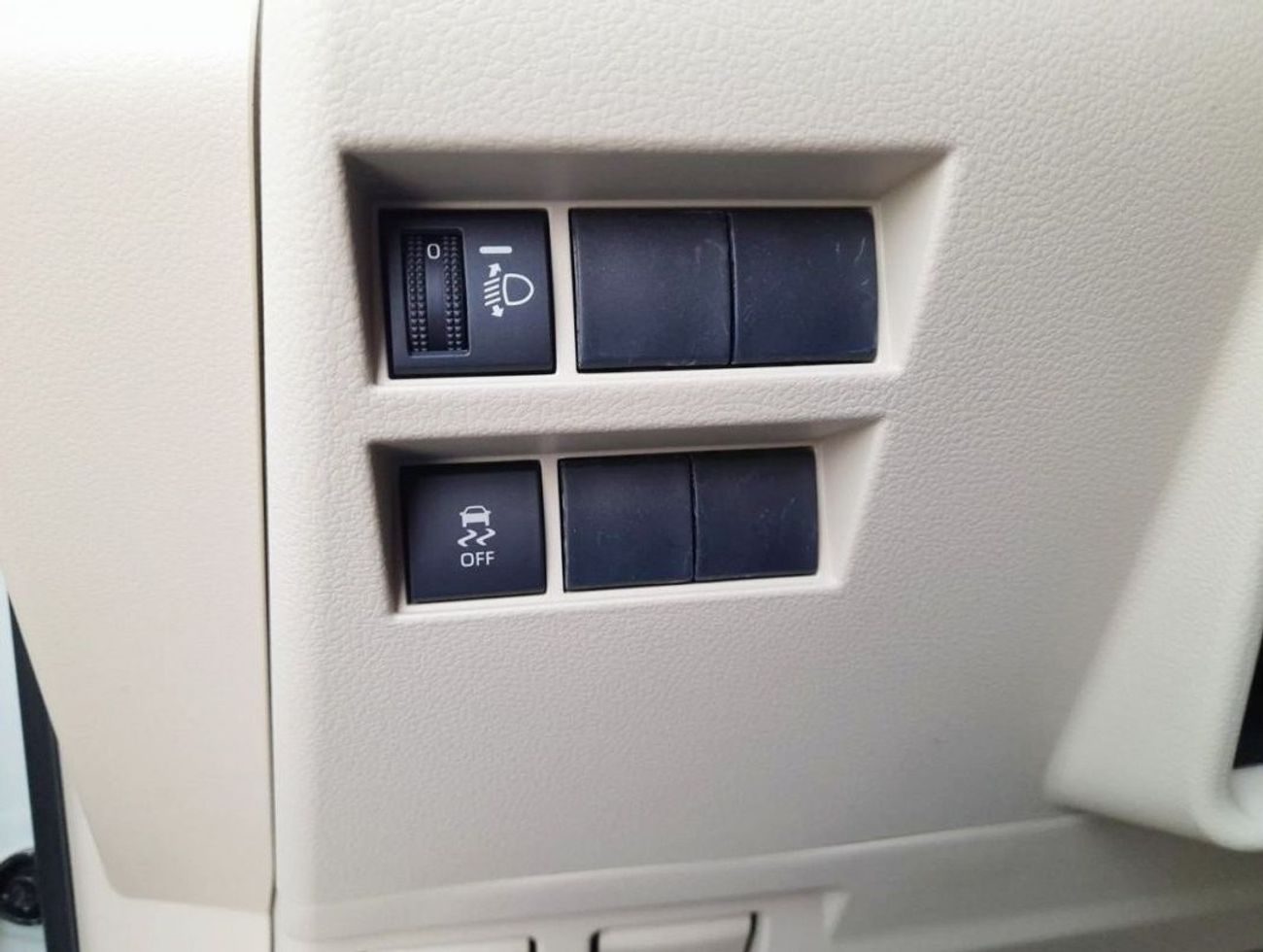 Toyota Land Cruiser 3.5L EXR ONE ELECTRIC SEAT WITH SUNROOF AUTO TRANSMISSION