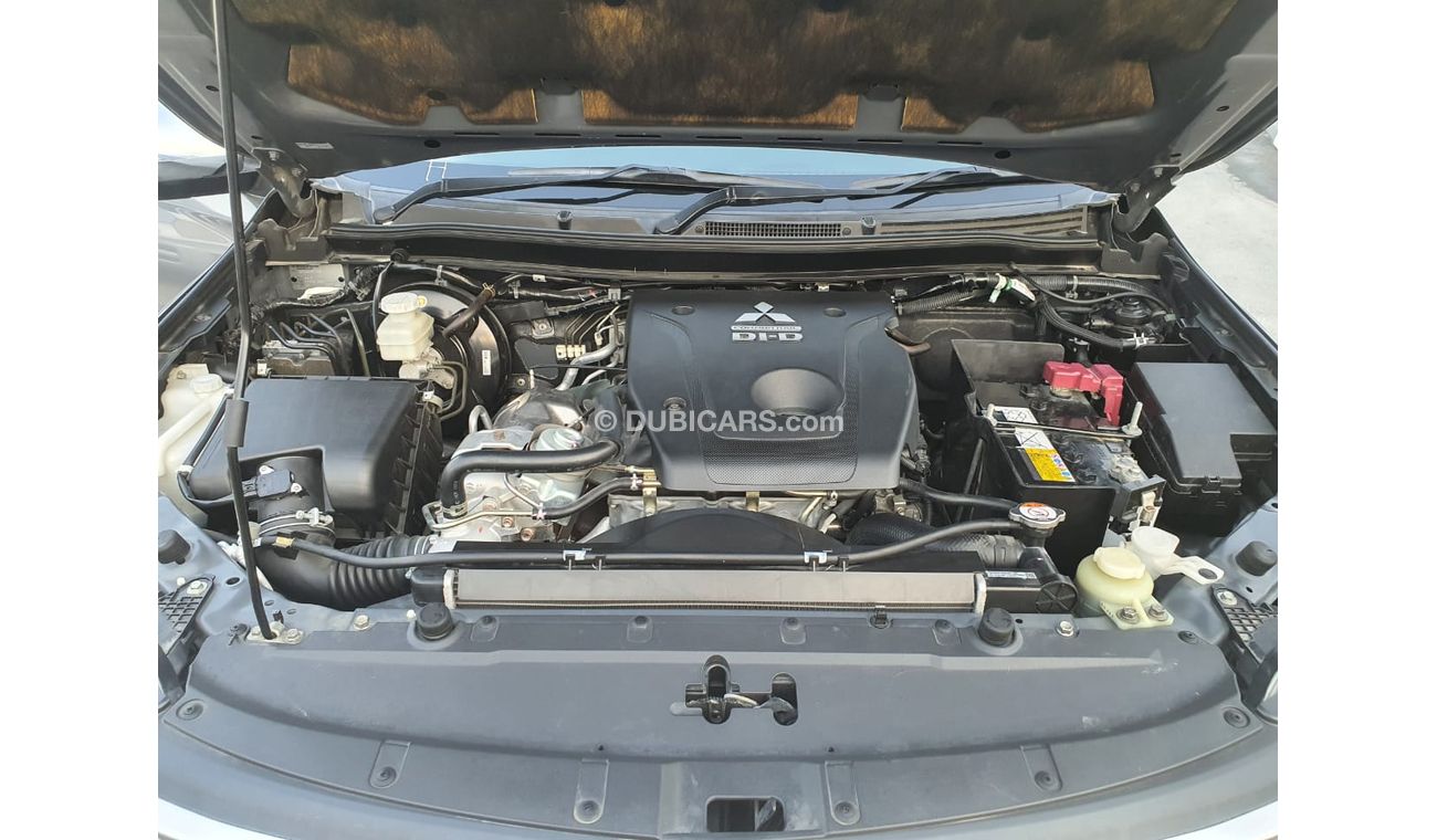 Mitsubishi Pajero DIESEL 2.4 L RIGHT HAND DRIVE FULL OPTIONS