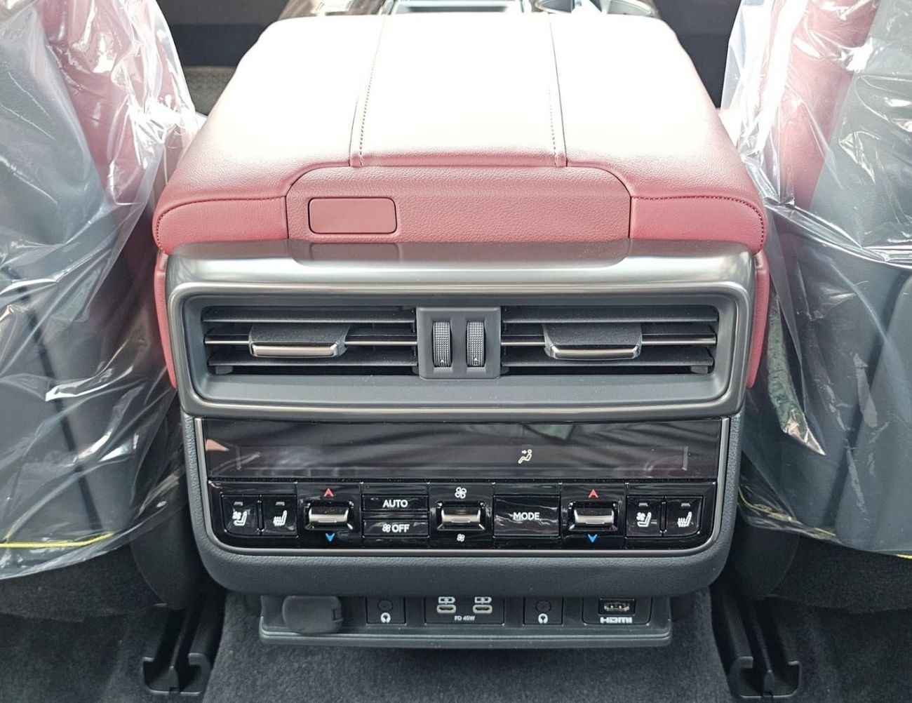 لكزس LX 600 LX600 لكزس LX600 أوربان مارك ليفينسون || محرك بنزين V6 سعة 3.5 لتر، ناقل حركة أوتوماتيكي، دفع رباعي | رادا