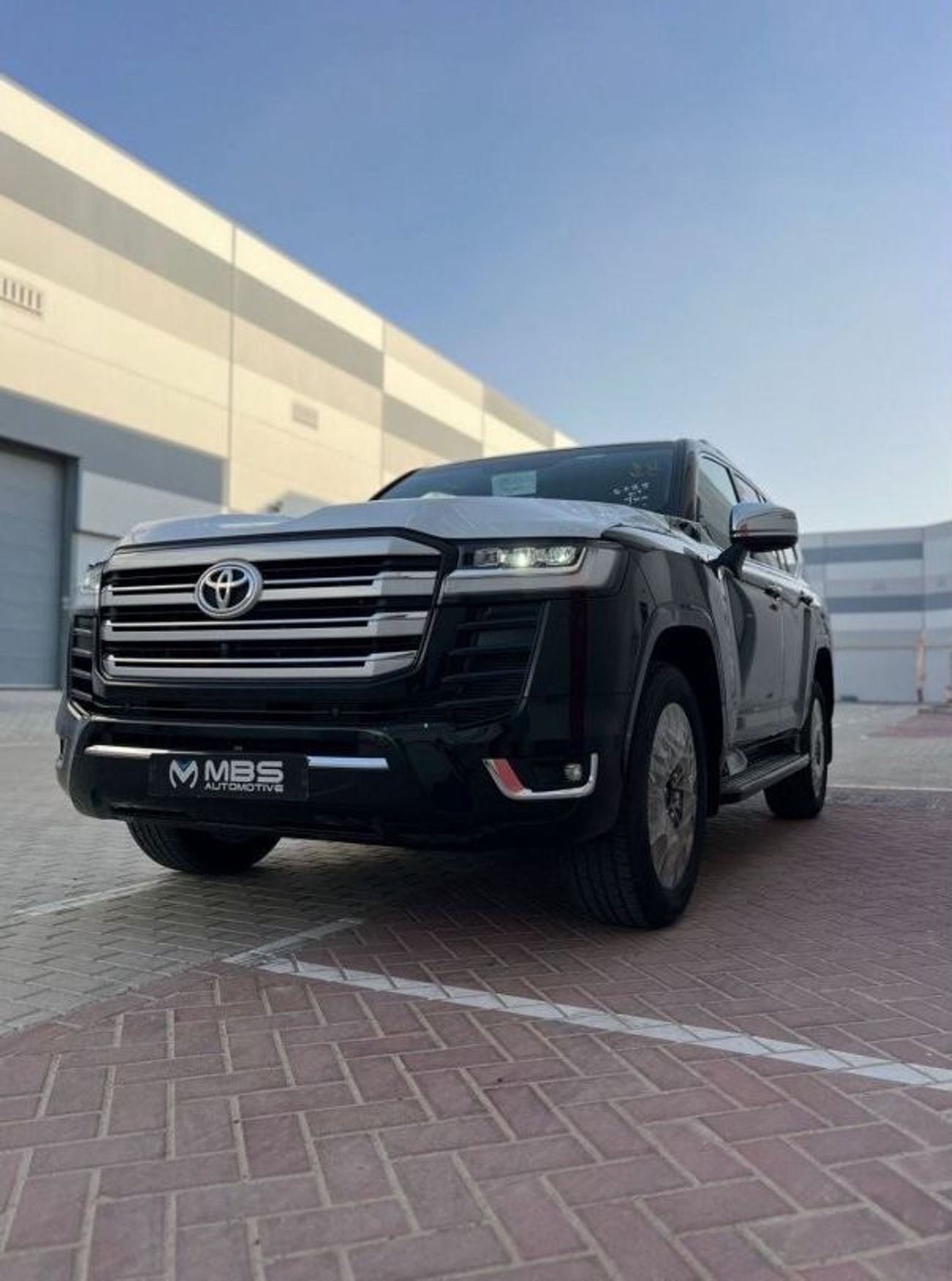 Toyota Land Cruiser 3.5T VXR FULL OPTION WITH MBS AUTOBIOGRAPHY VIP  SEAT AND ROOF STAR LIGHT