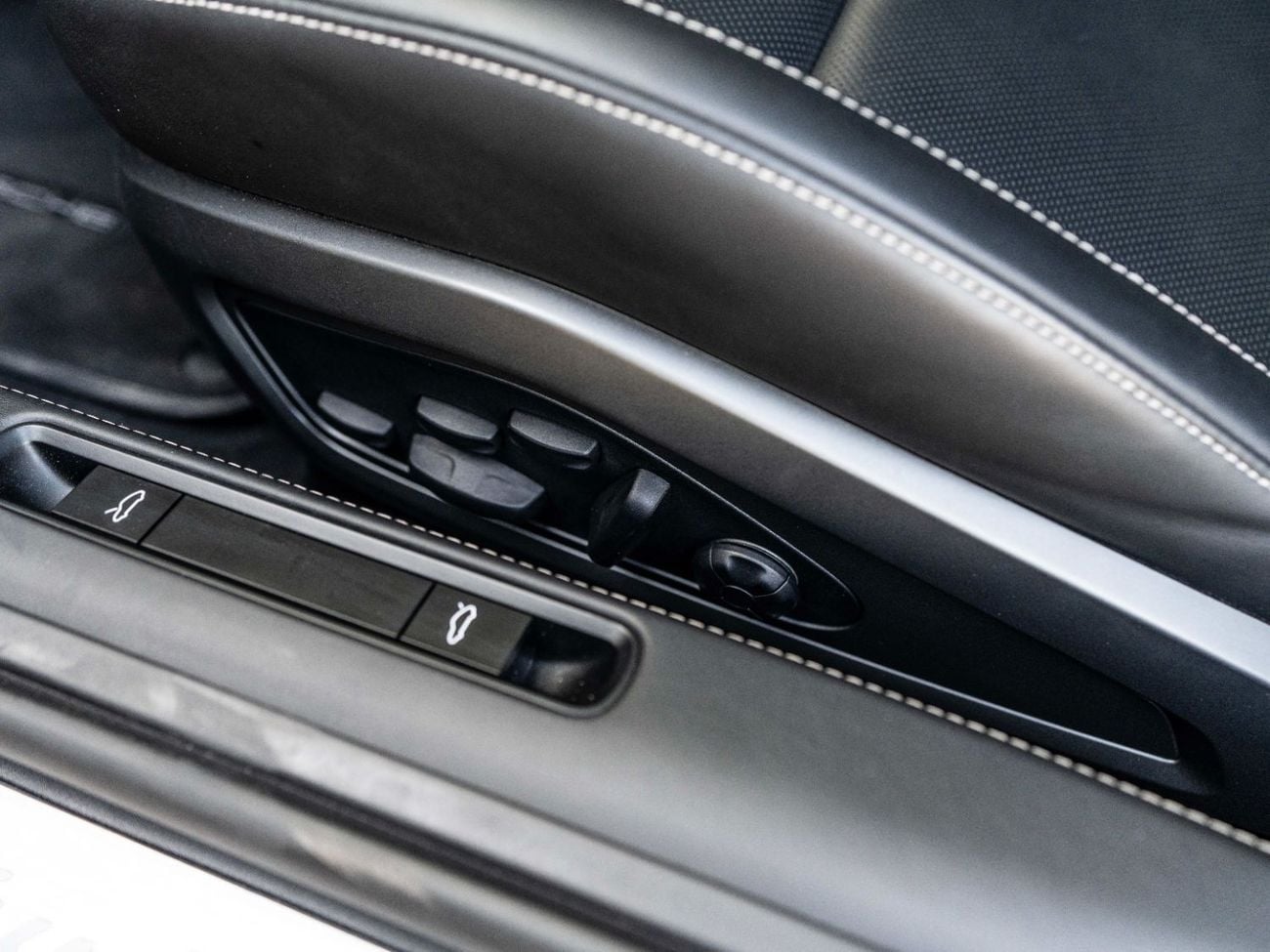 Porsche 911 Turbo S 3.8L (640 HP) Coupe