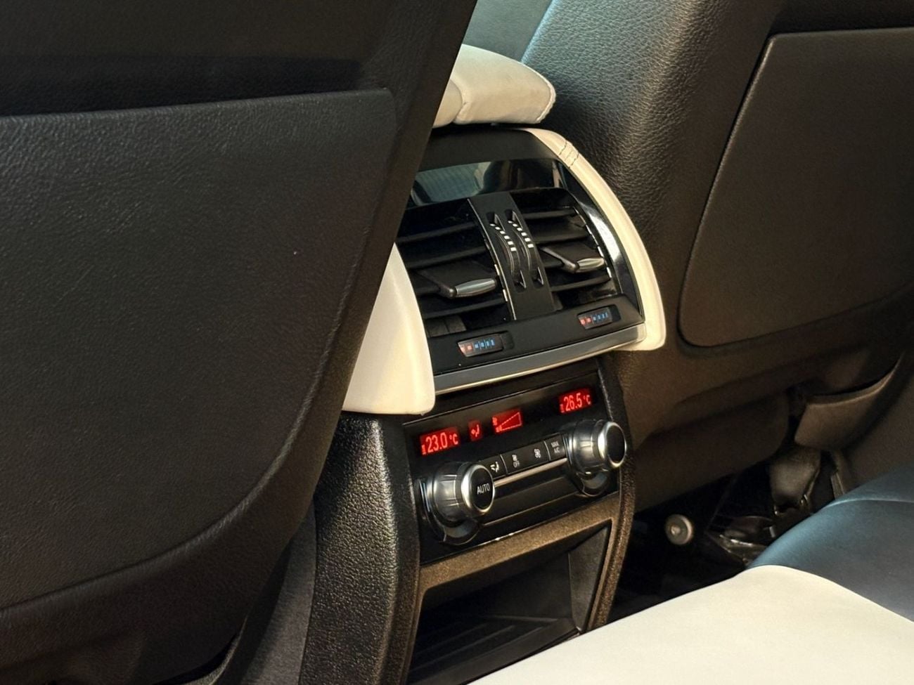 BMW X6 XDRIVE50i EXCLUSIVE BMW X5 XDRIVE50I | 4.4L V8 | 2016 | JAPANESE SPECS