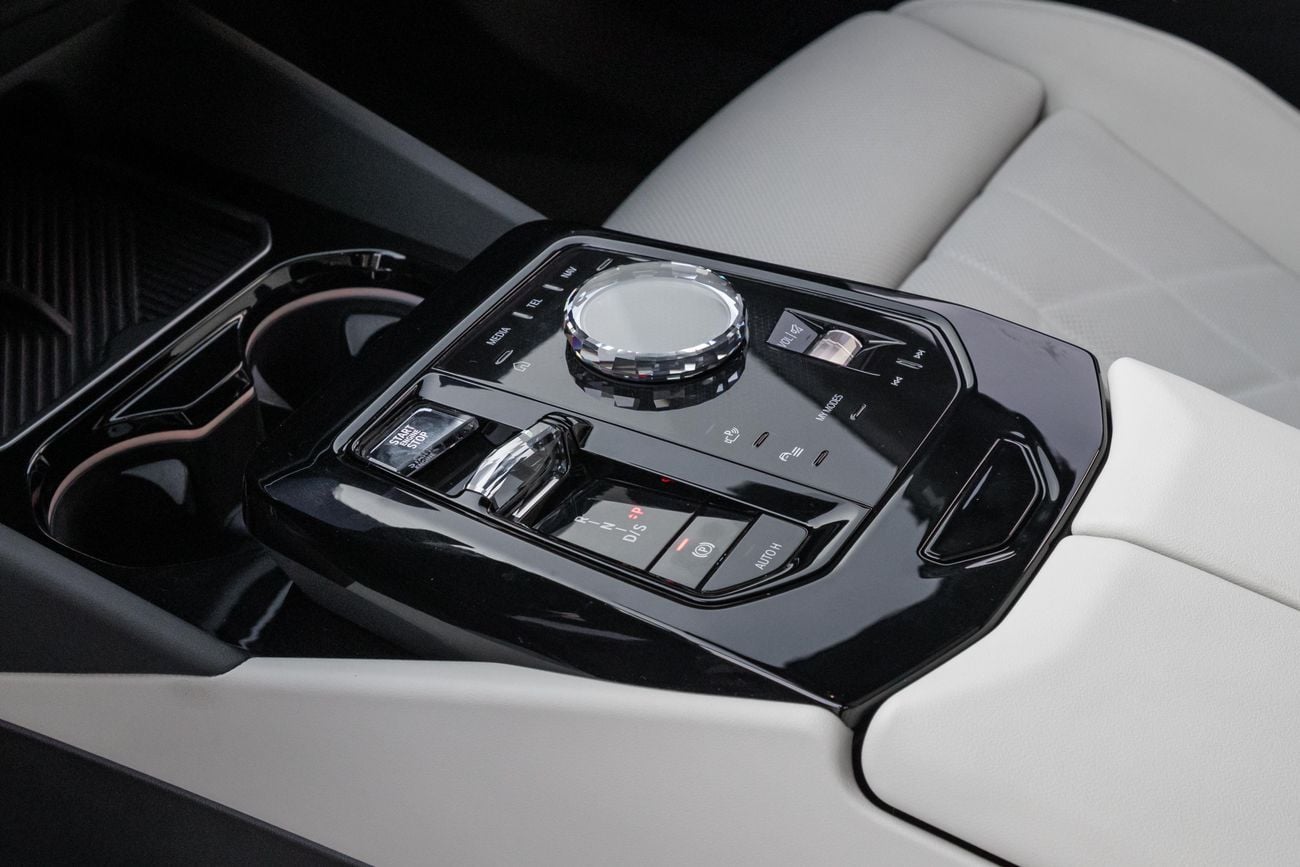 بي أم دبليو 520i G60 520i M | 4,505 P.M | 0% Downpayment | BMW WARRANTY+SERVICE!