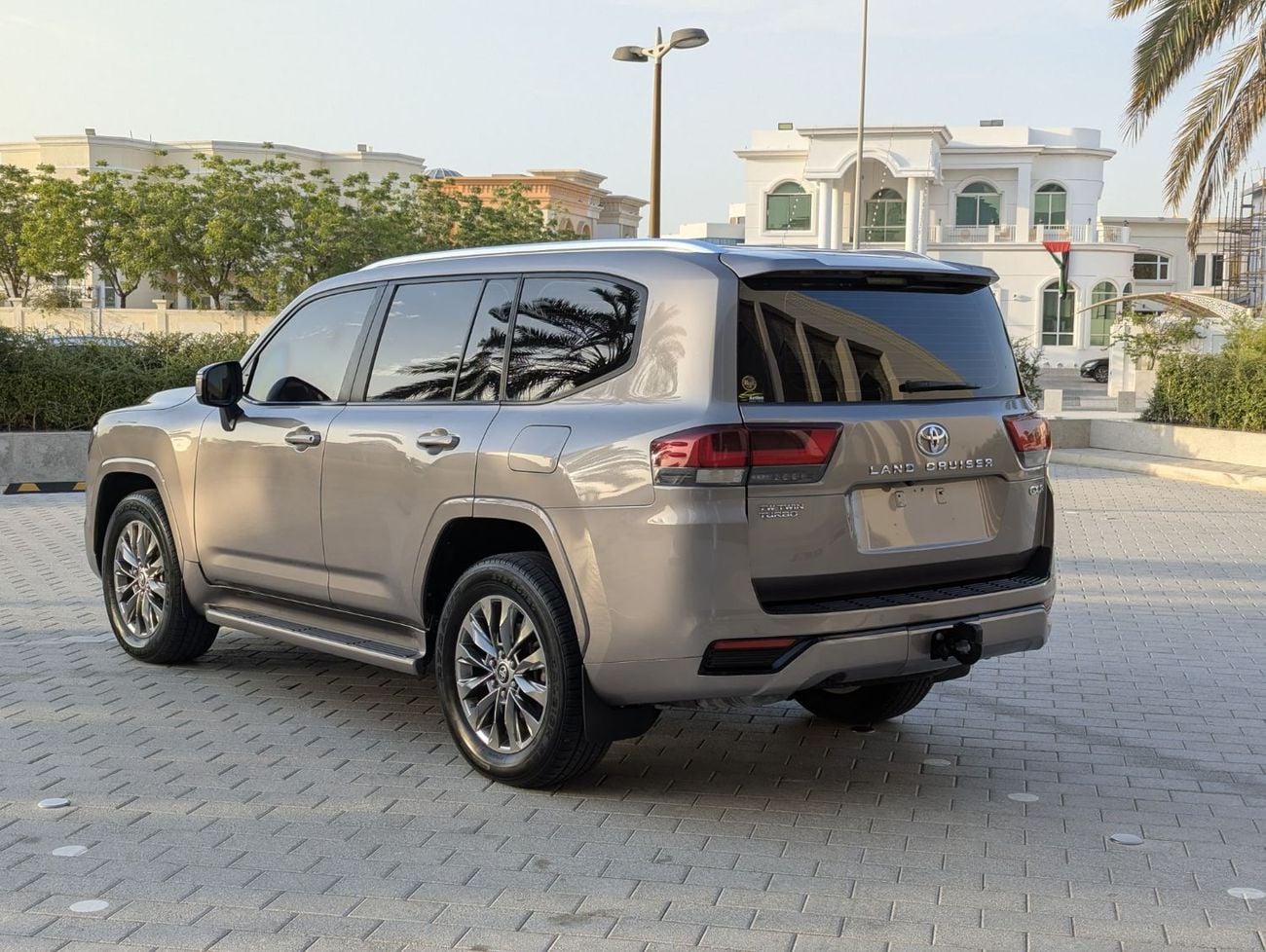 Toyota Land Cruiser GXR Top LHD 2022 MODEL Year 3.3L V6 Diesel Engine Twin turbo colour Brown interior Beige push start