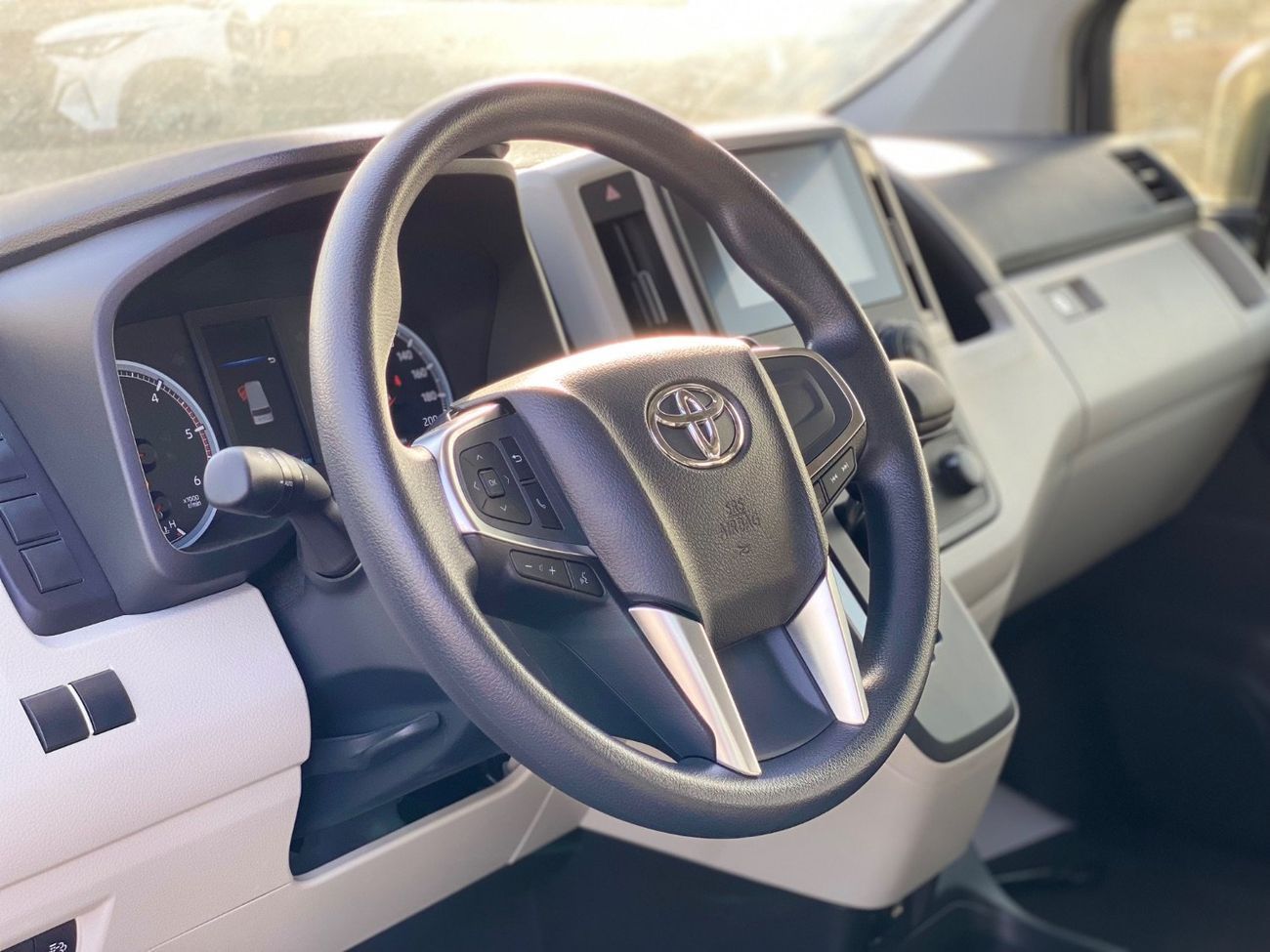 Toyota Hiace DLS -High Roof Commuter 2.8L A/T