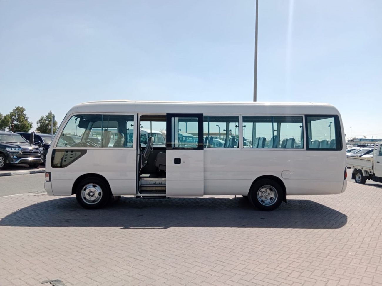 Toyota Coaster TOYOTA COASTER BUS RIGHT HAND DRIVE(PM11051)