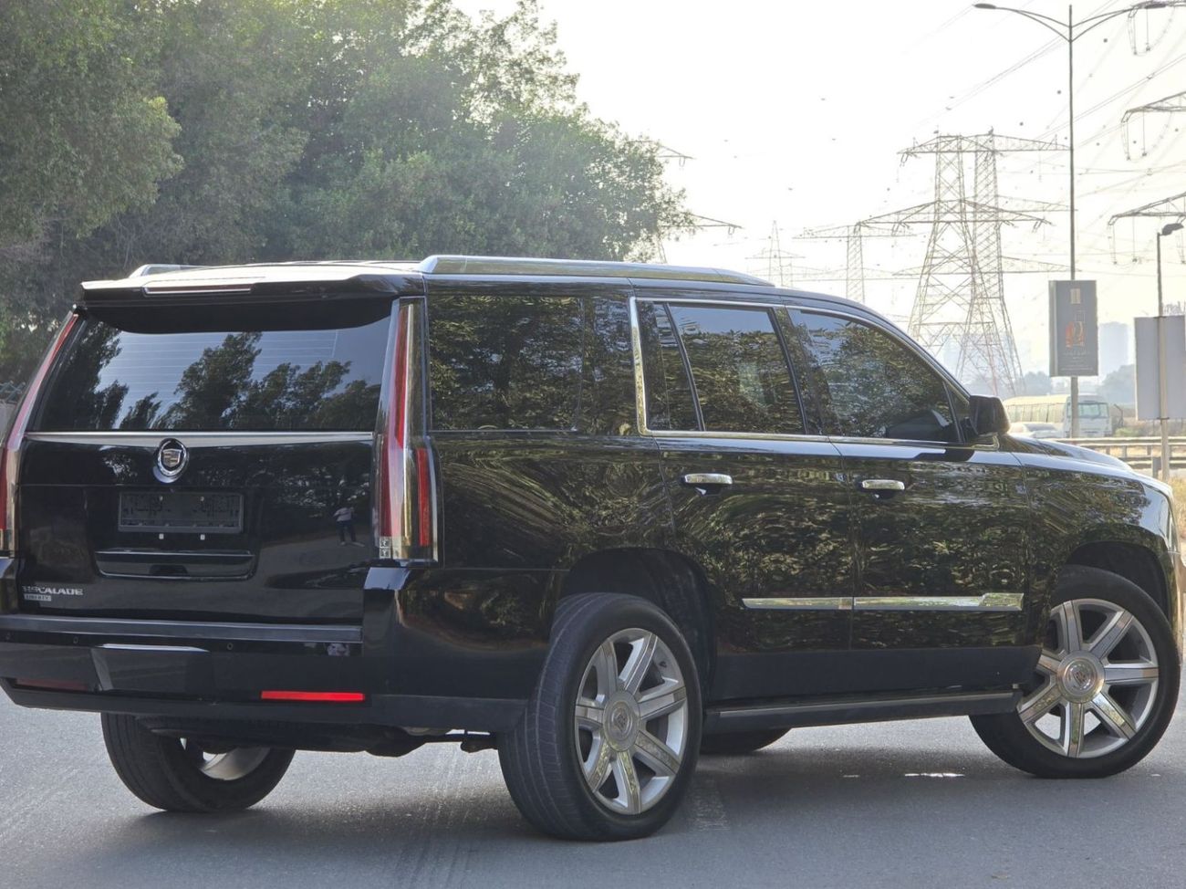 Cadillac Escalade Platinum 6.2L CADILLAC ESCALADE 2015 GCC PLATINUM // FULL OPITION // PERFECT CONDITION