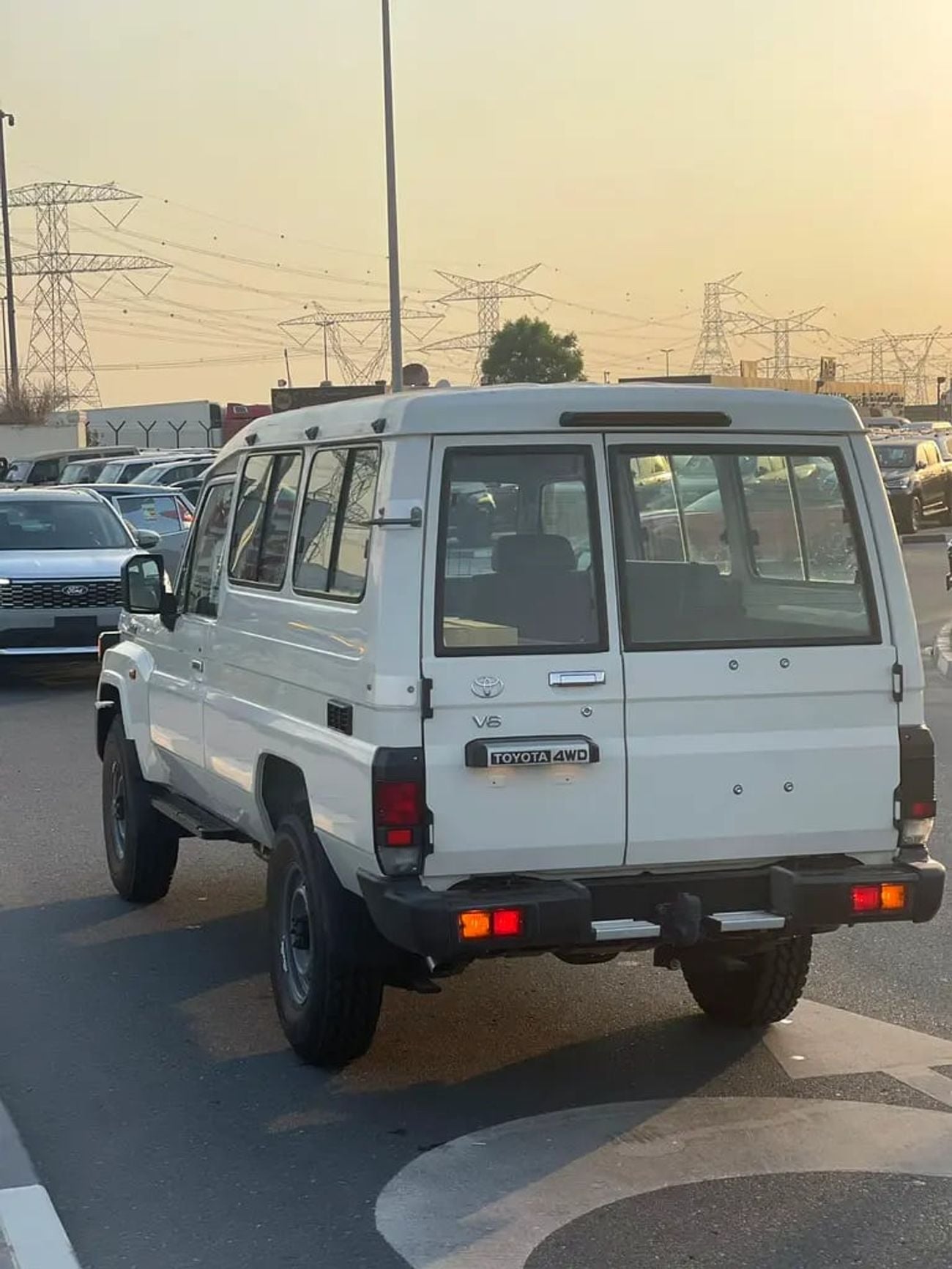 Toyota Land Cruiser 70 LC 78 HARDTOP 4.0L MT LC 71 Base | GCC Specs