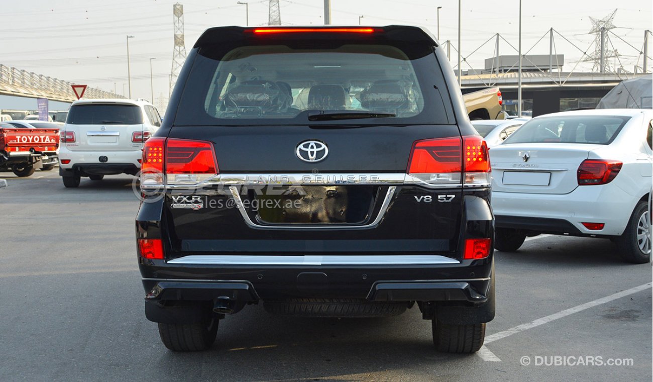 Toyota Land Cruiser 2021YM 5.7L PETROL A/T, VXR 5.7L Luxury A/T Petrol,White Available - ألون مختلفة