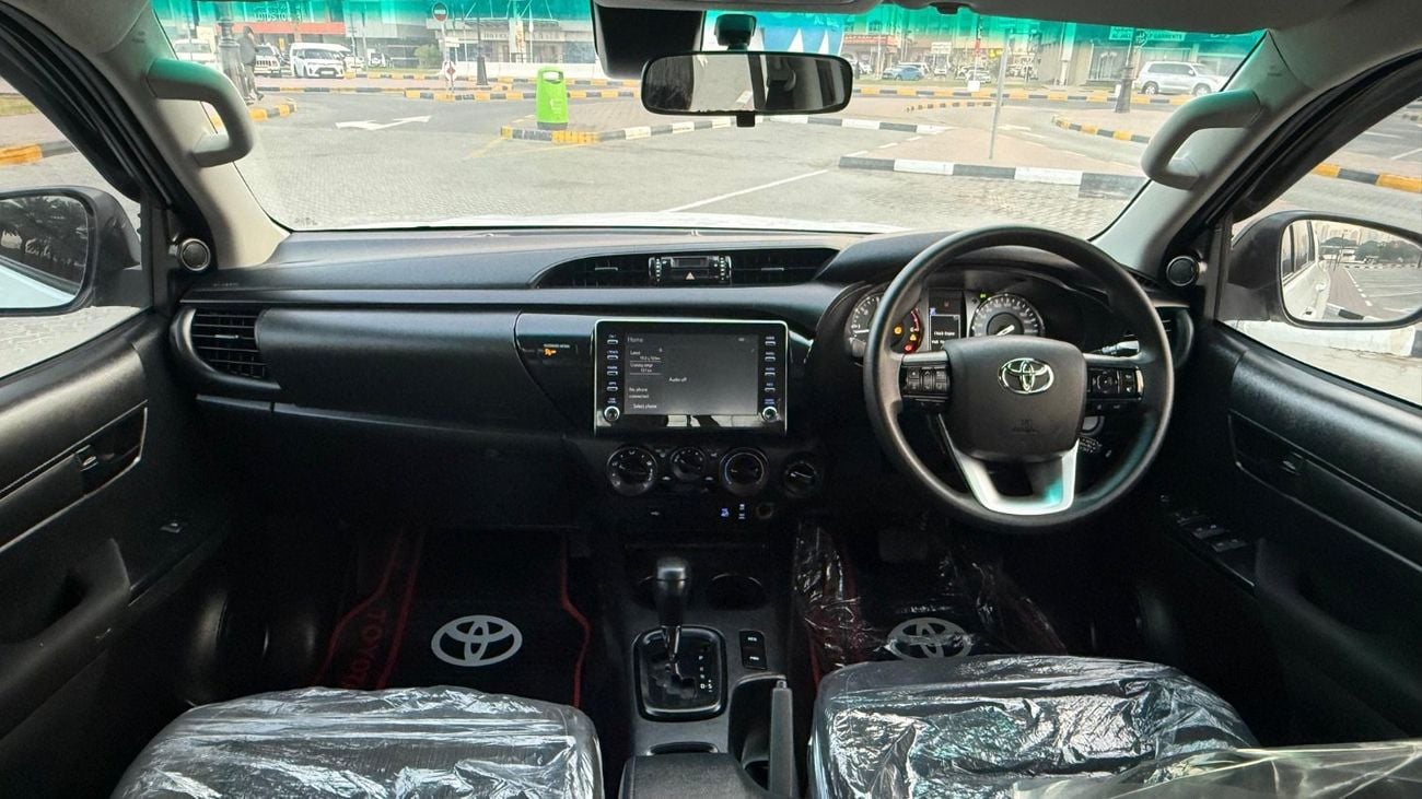 تويوتا هيلوكس SR Right hand drive