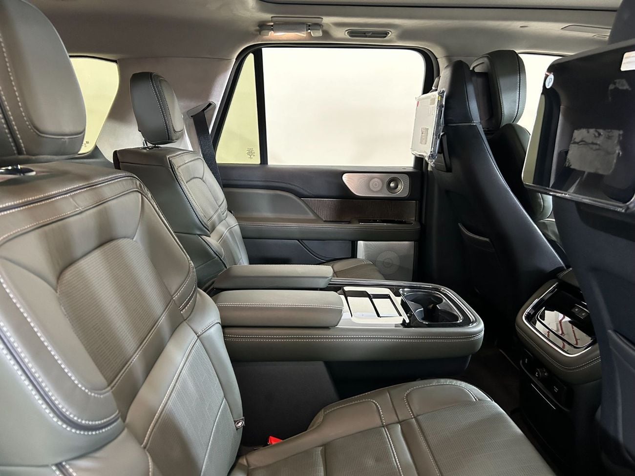 Lincoln Navigator PRESIDENTIAL /N1923 / AL TAYER MOTORS / AL QOUZ SHOWROOM