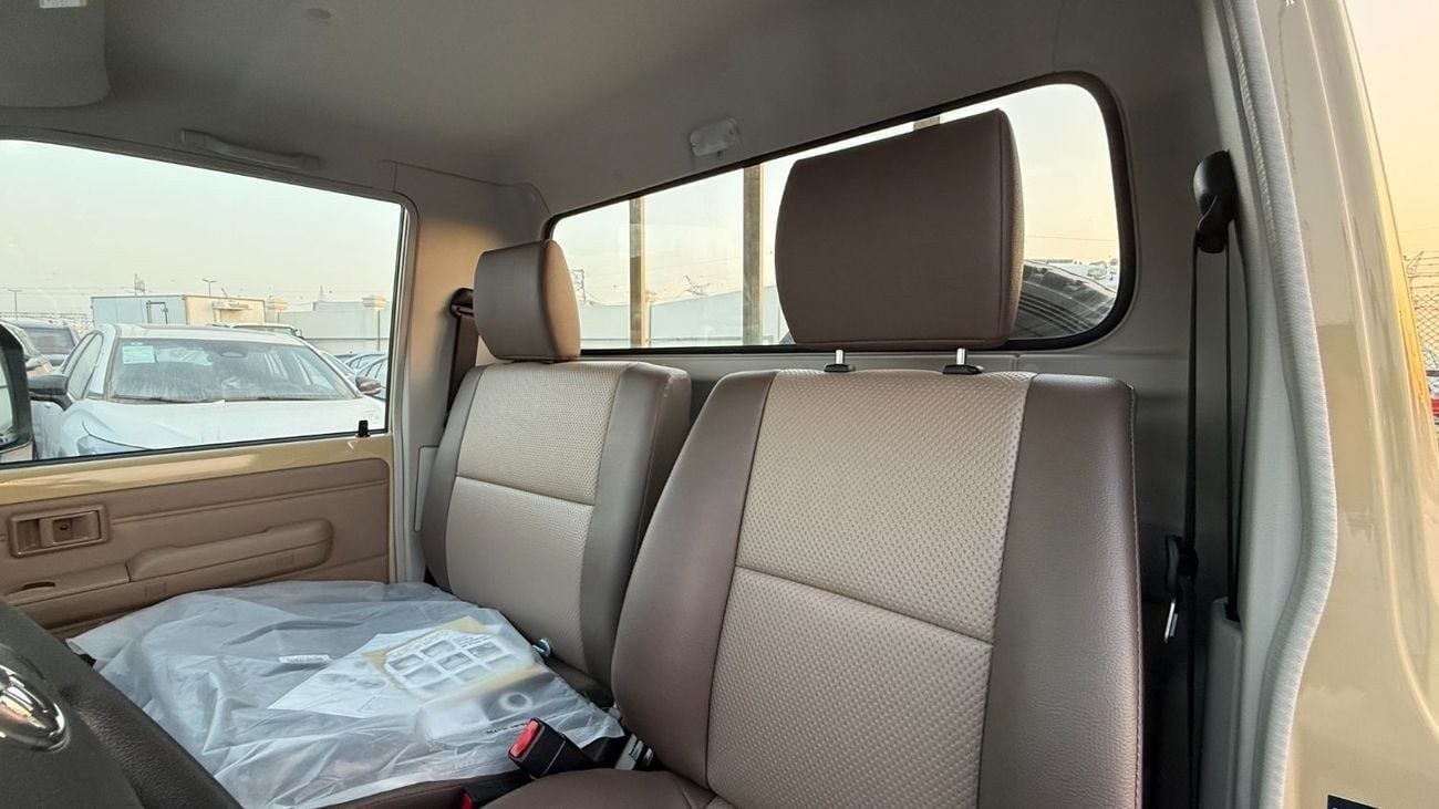 تويوتا لاند كروزر بيك آب Std 4.0L Single Cab Utility 4WD