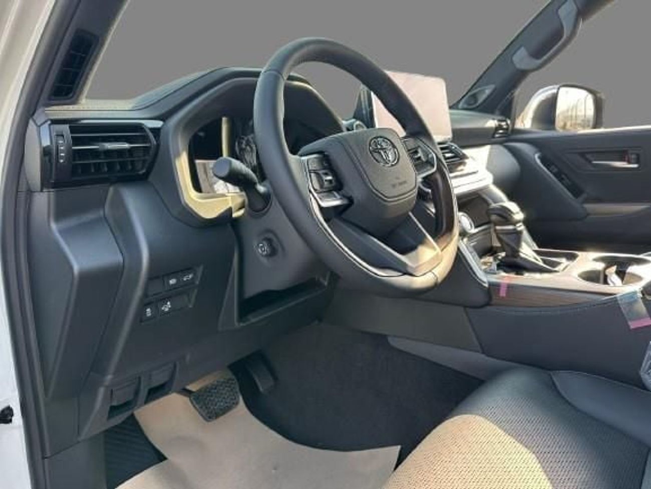 Toyota Land Cruiser VX 3.5L FULL WITH RADAR AND JBL