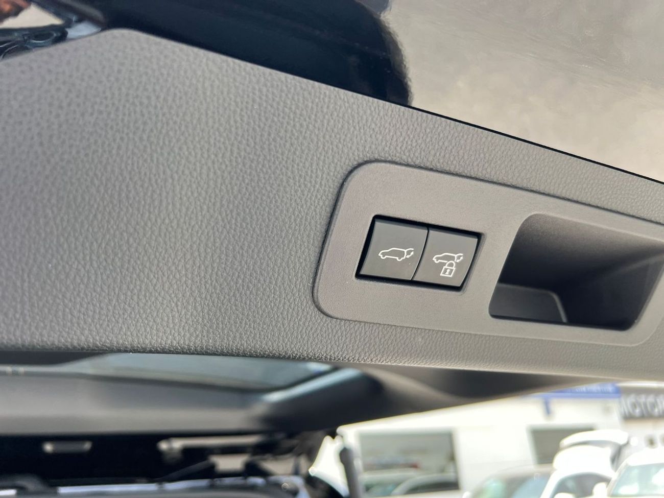 تويوتا لاند كروزر RHD LC300 Sahara Diesel 3.3L