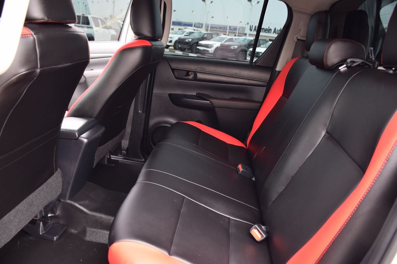 Toyota Hilux 2.4L Diesel Right hand drive (export only)