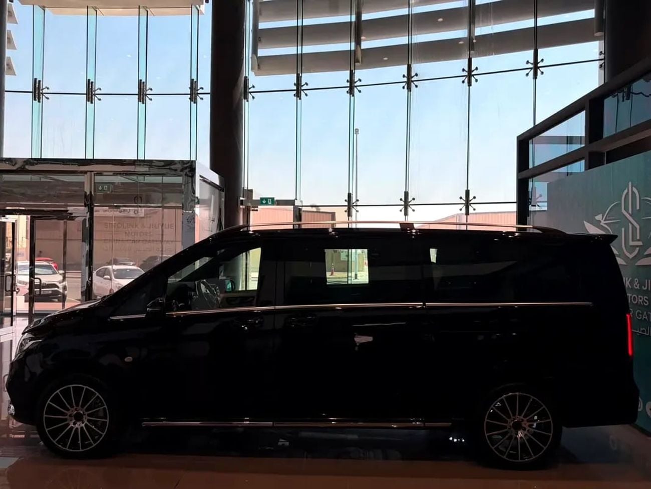 Mercedes Benz V300 V 300 - European Specs - Brand Luxury MPV