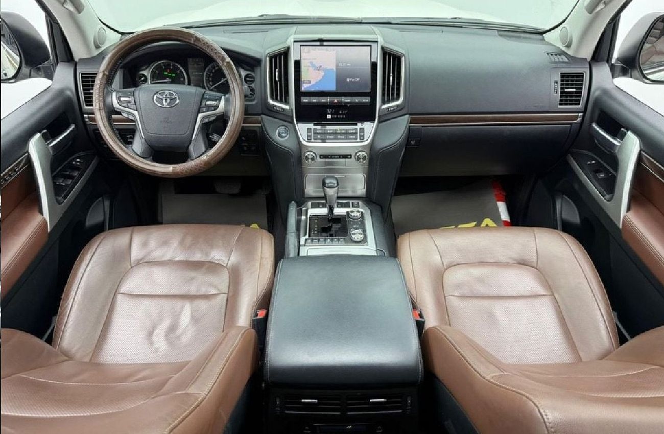 تويوتا لاند كروزر 