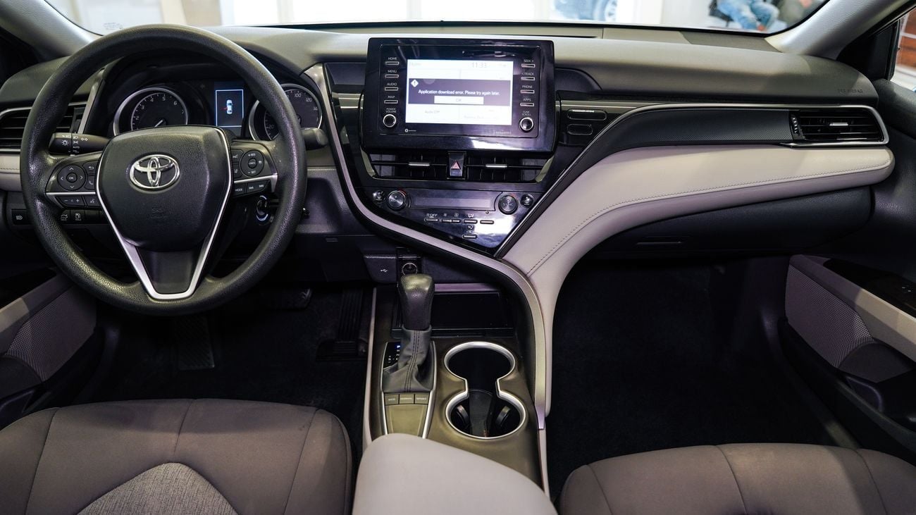 Toyota Camry LE 2.5L (176 HP)