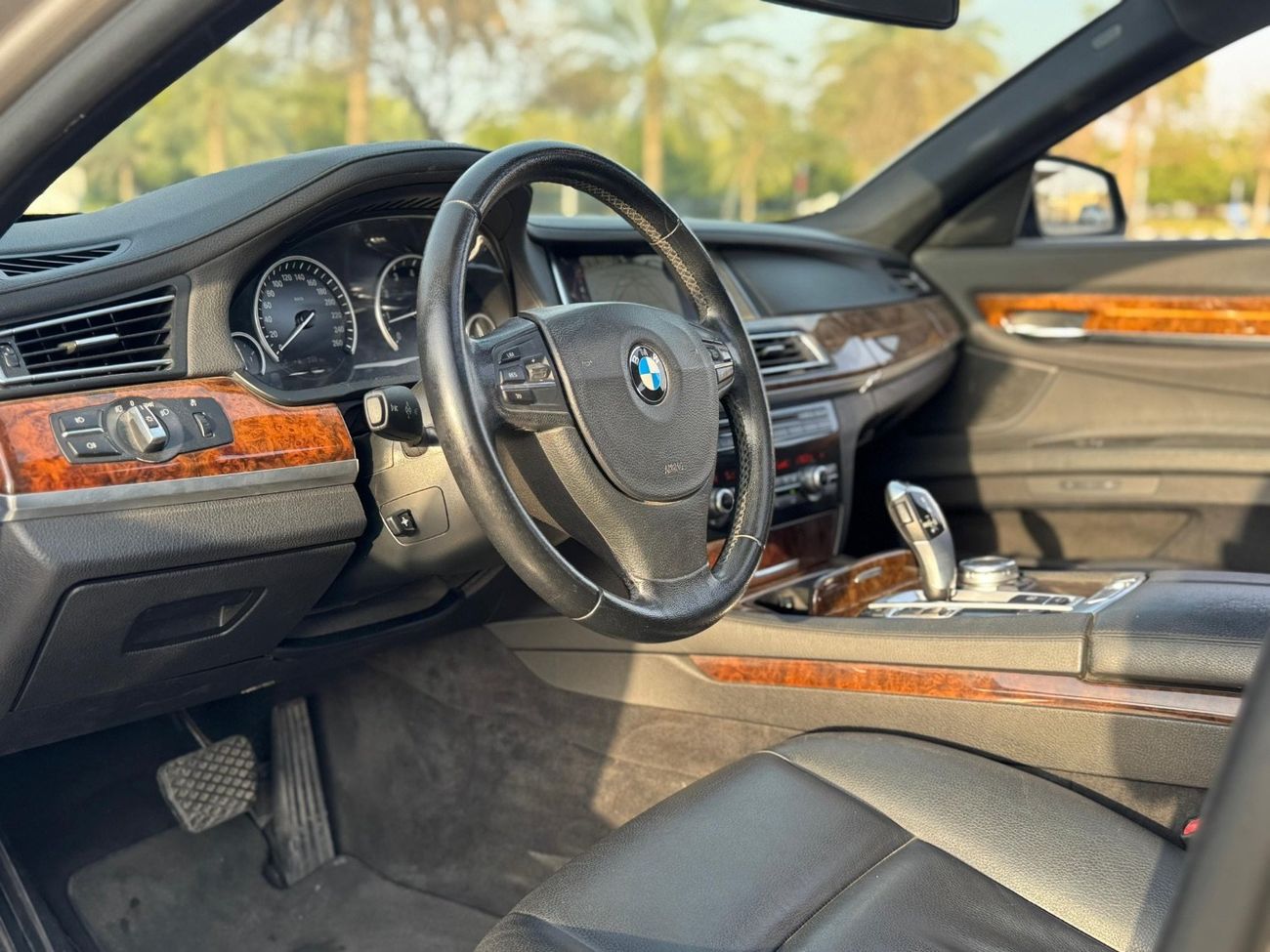 بي أم دبليو 730Li Executive 4.0L (5 Door)