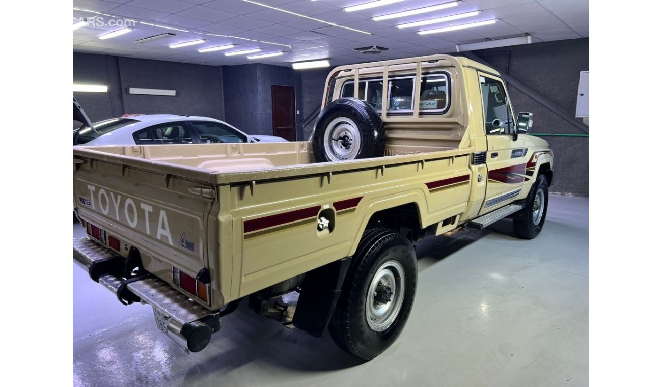 Toyota Land Cruiser Pick Up