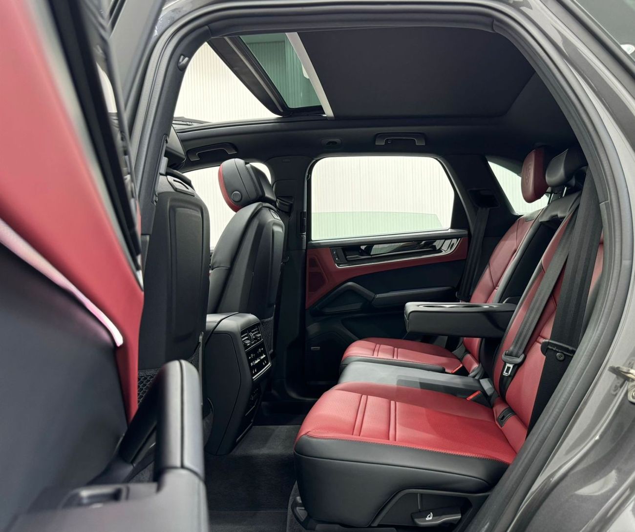 بورش كايان 2024 Porsche Cayenne S V8, 2026 Porsche Warranty, Full Service History, GCC