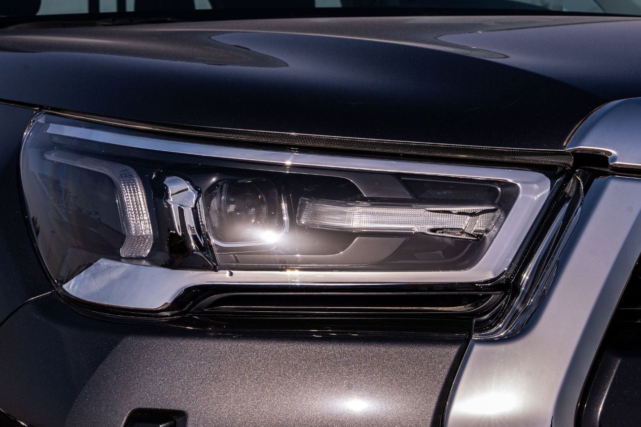 تويوتا هيلوكس Toyota Hilux  4.0-l 4WD pickup  2026 4-door cabin, automatic,