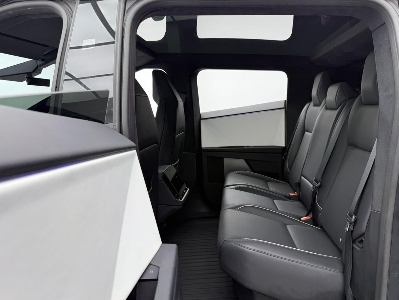 تسلا سايبرتراك 2024 Tesla Cybertruck Foundation, Armor Glass, Very Low Km, Excellent Condition, American