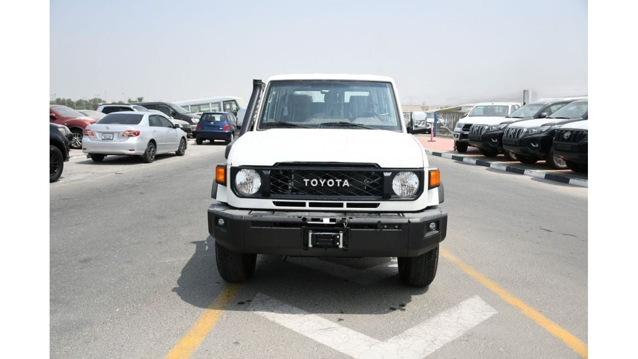 تويوتا لاند كروزر 70 LX 4.0L V6 Petrol Automatic