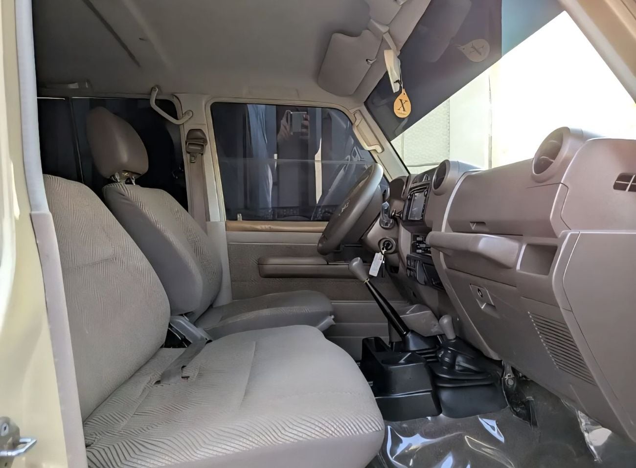 Toyota Land Cruiser LC76 LX Grade LHD 2.8L 1GD-FTV V4 Turbo Diesel Engine Manual Gear 4WD 5 Seats 5 Door